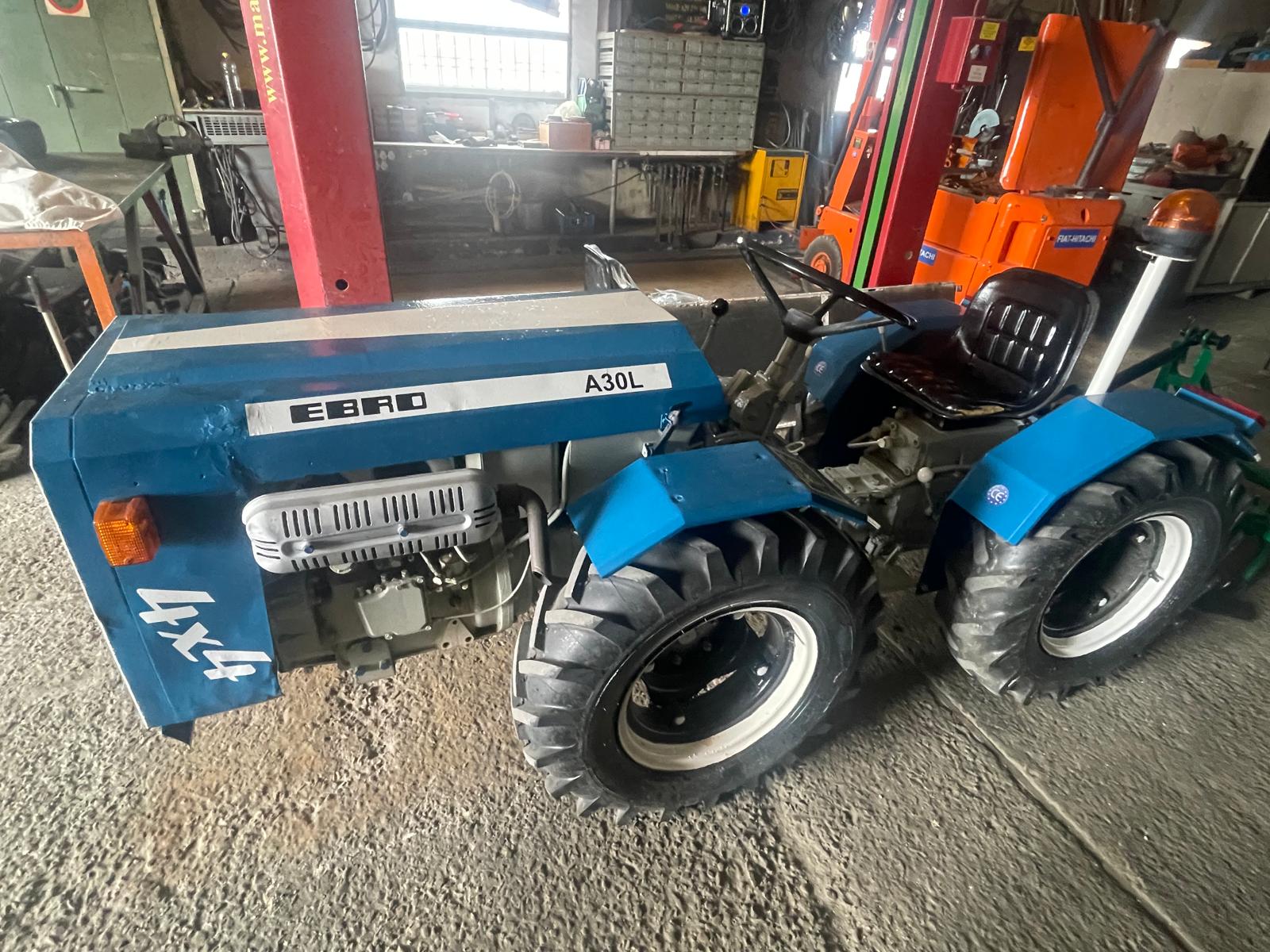 Tractor articulado EBRO A30L 4x4 restaurado estado impecable