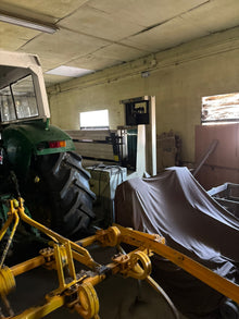 Tractor John Deere 2135 con cabina