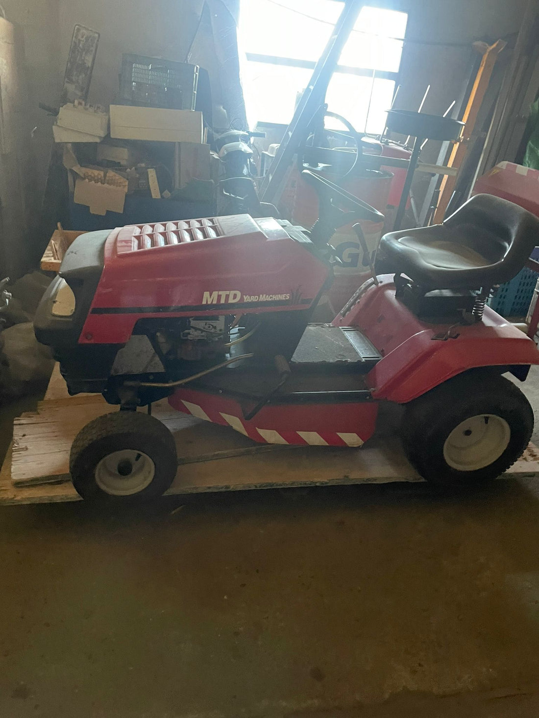 Tractor cortacésped MTD Yard Machines profesional para jardines grandes