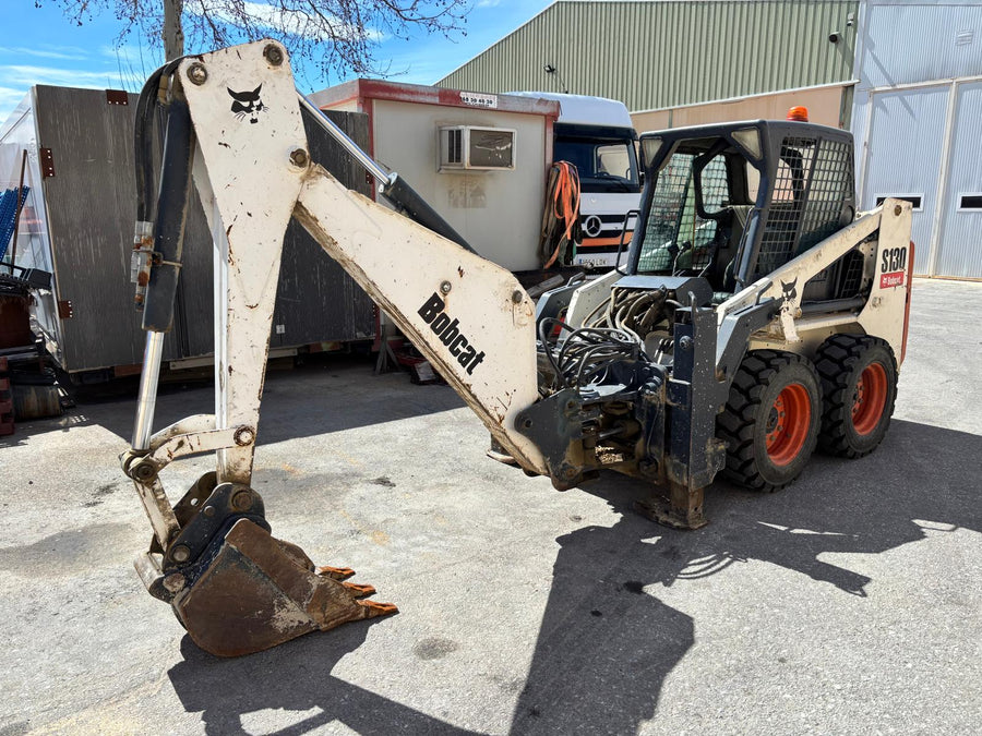 Minicargadora Bobcat 753 2003 con retroexcavadora y cucharas