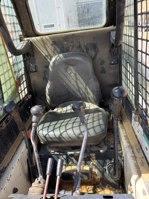 Minicargadora Bobcat 753 2003 con retroexcavadora y cucharas - imagen 2
